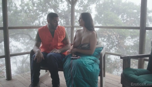 Szex kép: Szexi nagy mellű anya túrázás után szexel