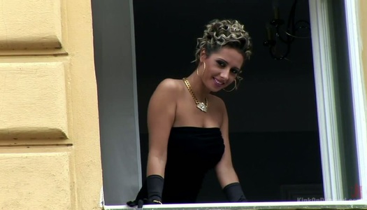 Szex kép: Telhetetlen szuka barátnő pináját barátnője dugja