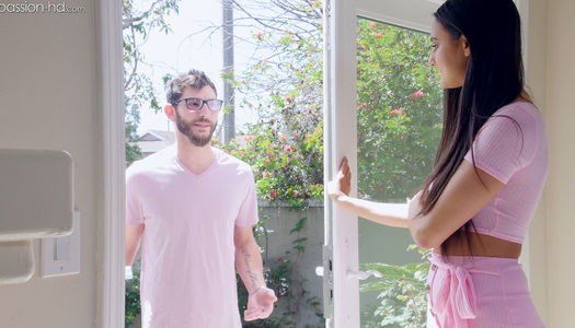 Szex kép: Bájos csaj Eliza a perverz szomszéddal szexel