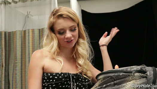 Szex kép: A szőke pornószínésznő interjút ad