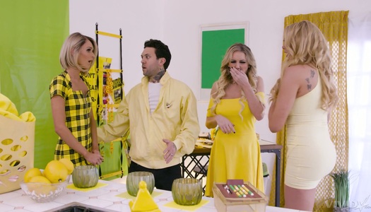 Szex kép: Háziasszonyok hancúroztak