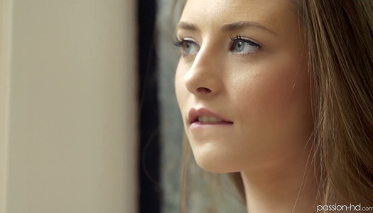 Szex kép: A szexre éhes feleség szopást ad és dugatja a muffját