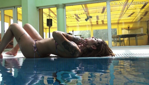 Szex kép: Víz alatti show lenyűgöző csajtól