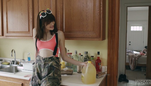 Szex kép: A ribanc szőke Niki őrült szexet folytat a barátjával