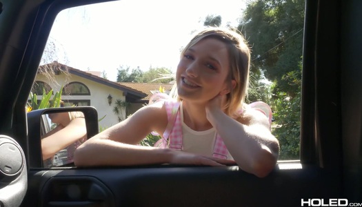 Szex kép: Az aranyos 19 éves diák Eliza összejön egy alig ismert sofőrrel