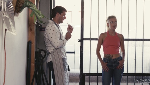 Szex kép: A zamatos szőke Zsófia akit keményen megbasznak