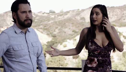 Szex kép: Szexi fekete hajú ribancos feleség nagy farkú tetovált pasival szexel