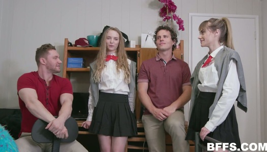 Szex kép: Két szexi diák lány imádják a faszt