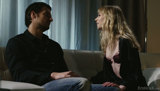 Szex kép: Gyertyafényes szex a végén a szeméremdombra élvezéssel