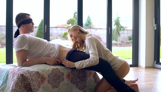 Szex kép: Cuki szőke csajt dugott meg a barátja aki szereti a vékony lányokat