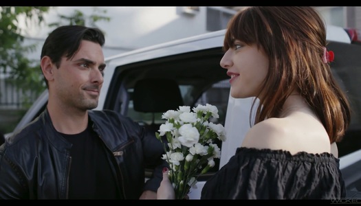 Szex kép: Könnyed odaadta magát a kismellű tini már az első randin