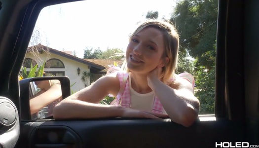 Szex kép: Eliza szexi csajt felveszik és keményen megbasszák a popsiját